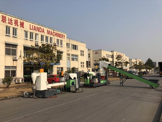 Διπλή πλαστική κοκκοποιώντας γραμμή δαχτυλιδιών σκηνικού νερού